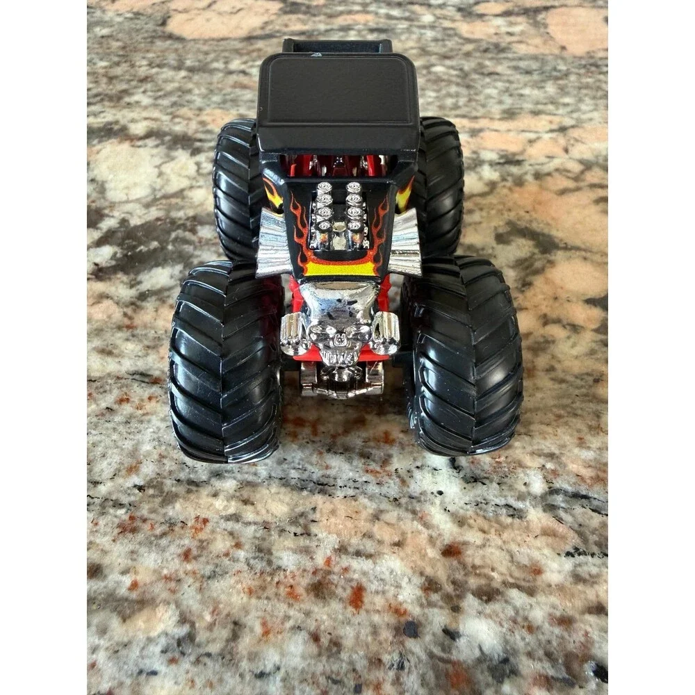 Hot Wheels Monster Jam ‘Bone Shaker’ 1:64 Monster Truck